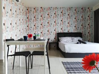 Peanut Butter Homestay # Trefoil Setia City - 2