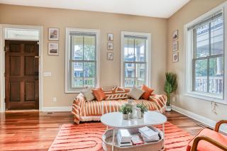 Spacious Home for 14PPL - 2 King Beds - Close to DT, Starland & Forsyth - Private Yard & Parking - 4