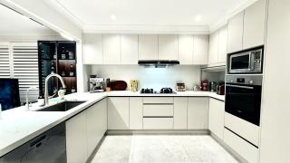Cosy Modern 5BR Home-Major Hubs Parks with EV Charger - 5