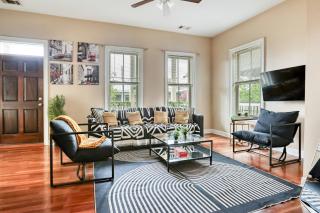 Spacious Home for 14PPL - 2 King Beds - Close to DT, Starland & Forsyth - Private Yard & Parking - 9