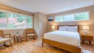 Stylish Forest Getaway on Whidbey Island Near Beaches Wineries Trails Cedarview Retreat by AvantStay - 7