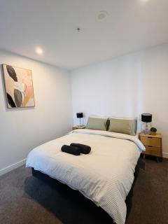 Modern CBD Apartment - Pool, Gym & Laneway Dining - 7