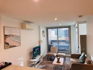Modern CBD Apartment - Pool, Gym & Laneway Dining - 9