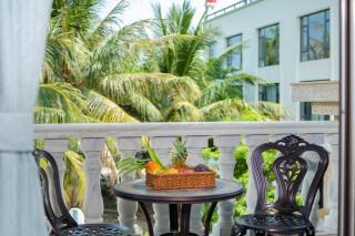 Weisi Zhenpin Holiday Courtyard - 6