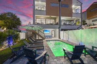 4 Bed 3 Bath, Pool Table, Heated Pool, Walk2beach - 0