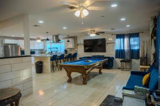 Trendy lux house near strip* Pool *hottub-Kirkland - 5