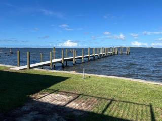 Direct RiverFront Paradise Home - 6