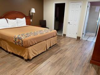 Econo Lodge - 5