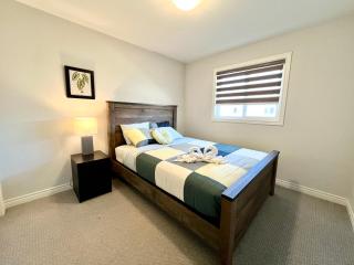 Escape to Niagara 6 bedrooms, 5 baths with a game room, arcades - 2