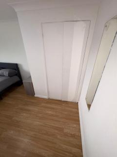 Cosy room 3 Gatwick - 5