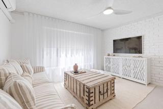 'Island Villa' Boho-Coastal Escape by the Waterfront - 9