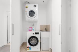 Elegant Woden Stay near Hospital, Mall, Parking - 4