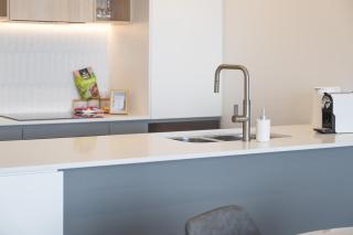 Elegant Woden Stay near Hospital, Mall, Parking - 8