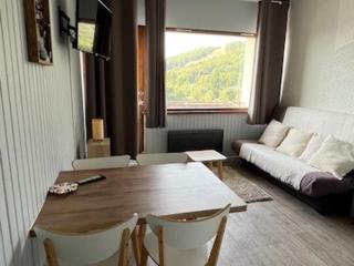 Studio moderne à Super Besse, vue lac des Hermines - FR-1-814-136 - 6