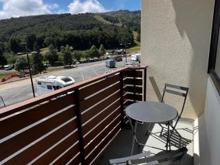 Studio moderne à Super Besse, vue lac des Hermines - FR-1-814-136 - 3