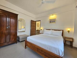 Rustic 1BHK Goan Apartment with Gym, Pool & Amenities - 5 Minutes to Candolim Beach - 9