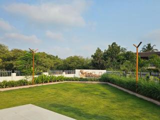 Rustic 1BHK Goan Apartment with Gym, Pool & Amenities - 5 Minutes to Candolim Beach - 8