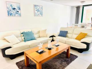 Rainbow Beach Resort overlooking Pool - 5