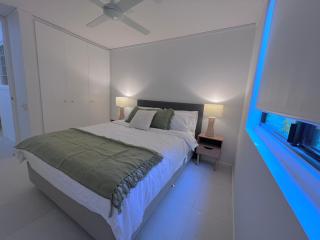 Rainbow Beach Resort overlooking Pool - 7