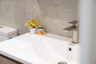 Sunny Woden Apt, Near Hospital, Mall w Parking - 3