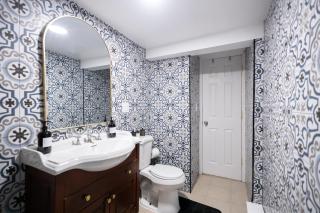 Retro 2 bedroom basement APT with free parking - 4