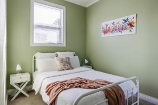 Home on Macfie St - 2