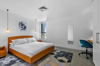Vibrant 2-Bed Apartment Near St Kilda Beach - 9