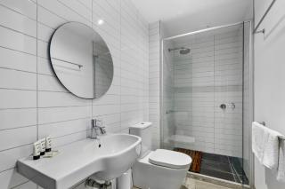 Vibrant 2-Bed Apartment Near St Kilda Beach - 1