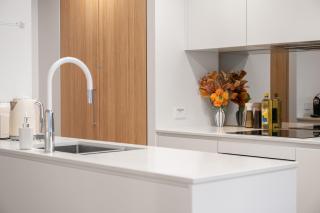 Canberra Central,Modern 2BR Getaway, Parking,ANU - 1