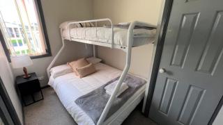 Cottage 3 Sussex House Holiday Park - 2