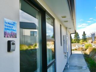 Lakeside Garden - Guest Room - 3