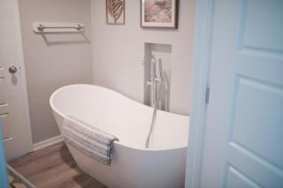 Charming and Private Birch Cottage - 9