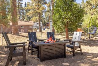 Dream Lake Cabin Spa, EV Charger, Gated, by lake! - 7