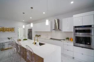 New 5BR Villa Beach Walk Jacuzzi Retreat - 8