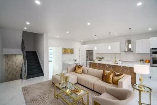 New 5BR Villa Beach Walk Jacuzzi Retreat - 7