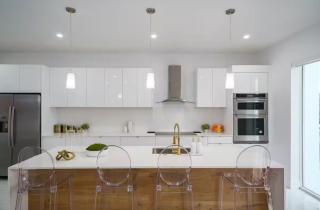 New 5BR Villa Beach Walk Jacuzzi Retreat - 4