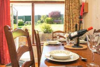 Dean Court Garden - Parking - by Brighton Holiday Lets - Rottingdean - 8