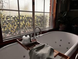 Green Gables B&B Waterfront Apartment with King Bed & Breakfast in Huon Valley - 3