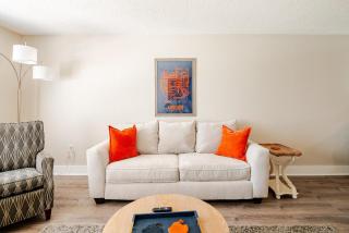 2BR 2BA Renovated Condo under 1 mile to Toomers - 4