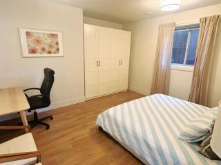 5 mins walk to beach! Lovely, spacious bedroom near Beach, Stanley Park, Cypress Mountain, Downtown Vancouver, Grouse Mountain - 9