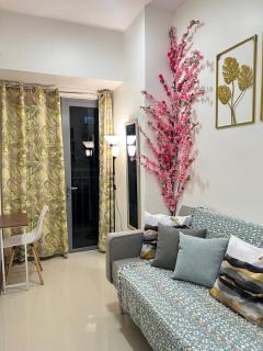 Japan Vibe Shaw MRT Train EDSA Mandaluyong 1BR with Veranda Netflix Internet Pool View - 4
