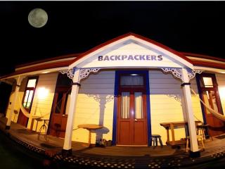 Stables Lodge Backpackers - 1