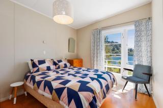 Waterfront Marlborough Sounds Retreat - 15min drive from Picton - 6