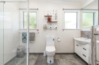 Waterfront Marlborough Sounds Retreat - 15min drive from Picton - 3