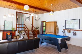 Waterfront Marlborough Sounds Retreat - 15min drive from Picton - 2