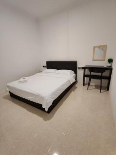 23 Inn Queenbed Room with share bathroom - 8