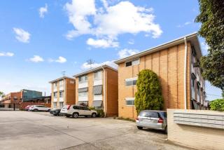 1 Bedroom unit in Richmond - 1