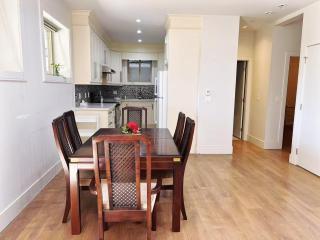 5 mins walk to the beach! Cozy bedroom near Stanley Park, Downtown Vancouver, Cypress Mountain, Capilano Suspension Bridge, Grouse Mountain - 7