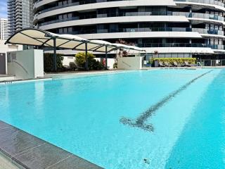 Luxury Oceanview Retreat Oracle Tower 1 Level 24 - 7