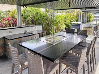 Luxury Oceanview Retreat Oracle Tower 1 Level 24 - 1